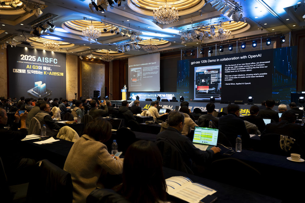 김한준 퓨리오사AI CTO가 2세대 반도체 RNGD에 대해 소개 중이다 / 출처=IT동아