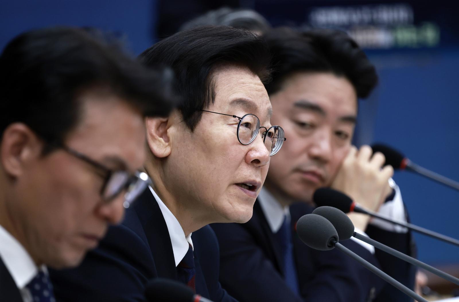 이재명 대통령이 11일 세종시 정부세종컨벤션센터에서 열린 ‘희망찬 농업·농촌, 모두가 행복하게 일하는 나라’ 농림축산식품부(농촌진흥청·산림청)-고용노동부 업무보고에서 발언하고 있다. 2025.12.11. 뉴시스