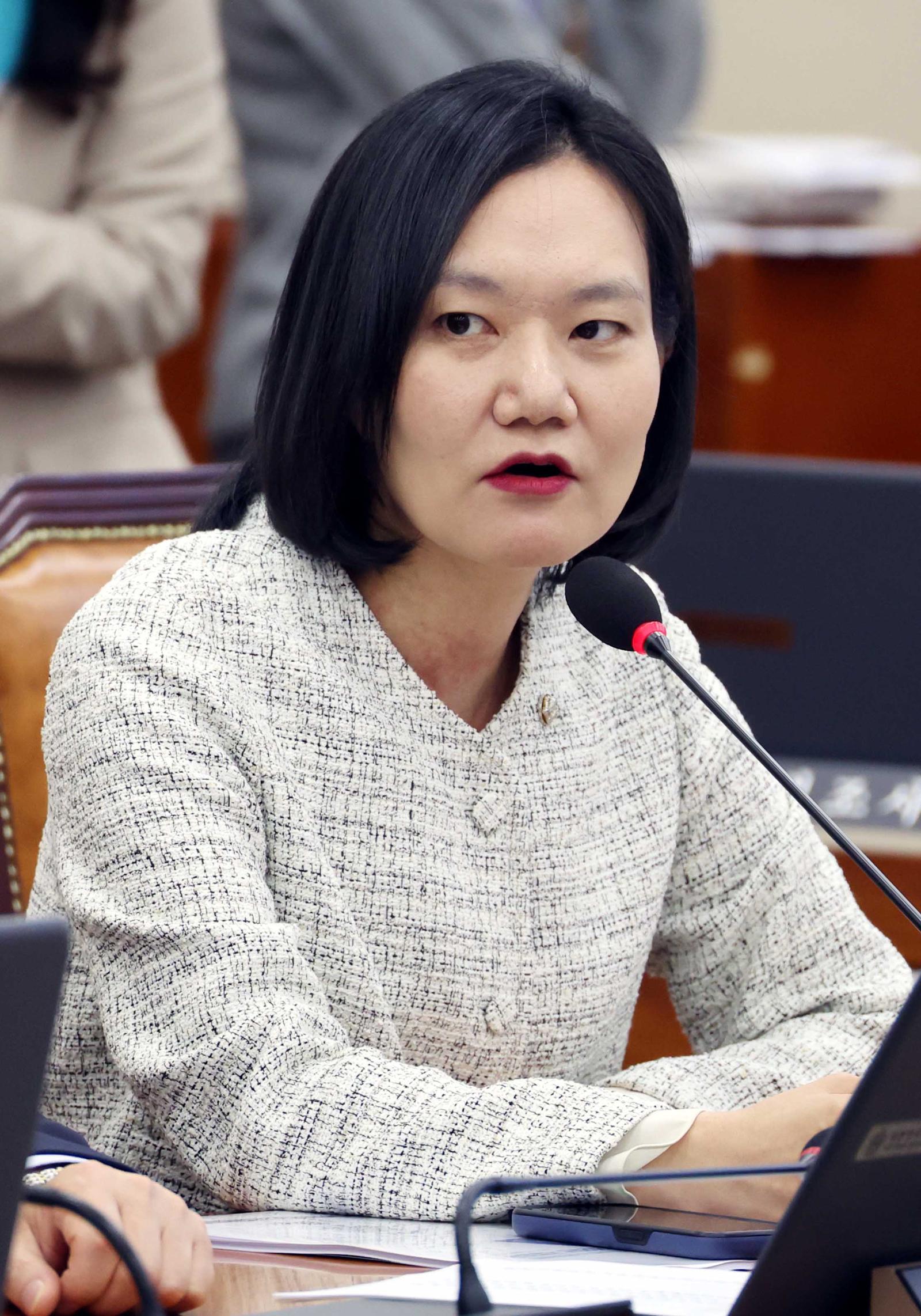 김남희 더불어민주당 의원이 21일 오전 서울 여의도 국회 보건복지위원회에서 열린 식품의약품안전처 등에 대한 국정감사에서 질의를 하고 있다. 2025.10.21. [서울=뉴시스]