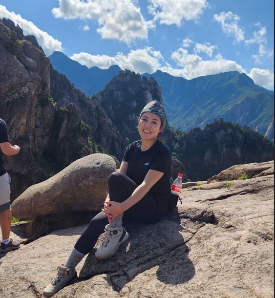 2022년 설악산에 오른 이유미 씨. 그의 사진첩은 정상에 오른 사진들로 가득하다.