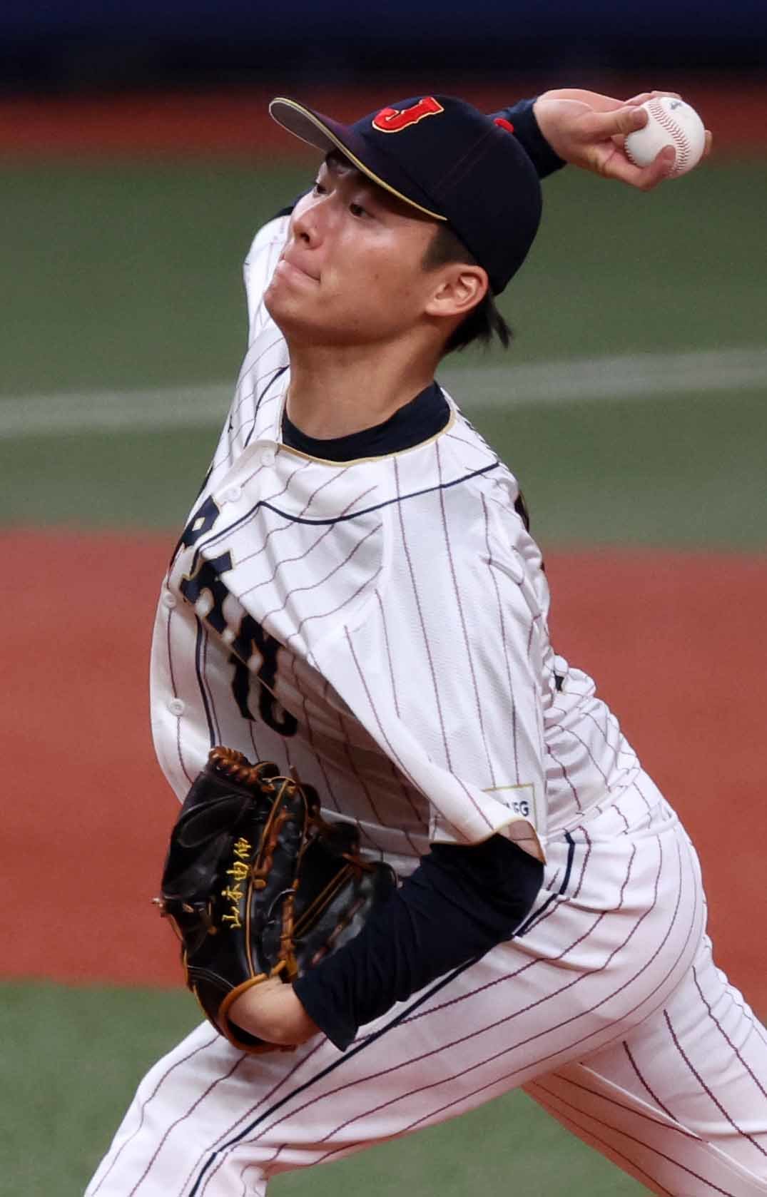 6일 일본 교세라 돔 오사카에서 열린 일본 프로야구팀 한신 타이거즈와 WBC 일본 대표팀의 경기, 일본 선발투수 야마모토가 역투하고 있다. 2023.03.06. 오사카=뉴시스