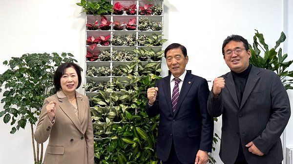 가평군, 노인회관에 ‘슈퍼그린 수직정원’ 설치… 고령화·인구소멸 대응 프로그램 실시