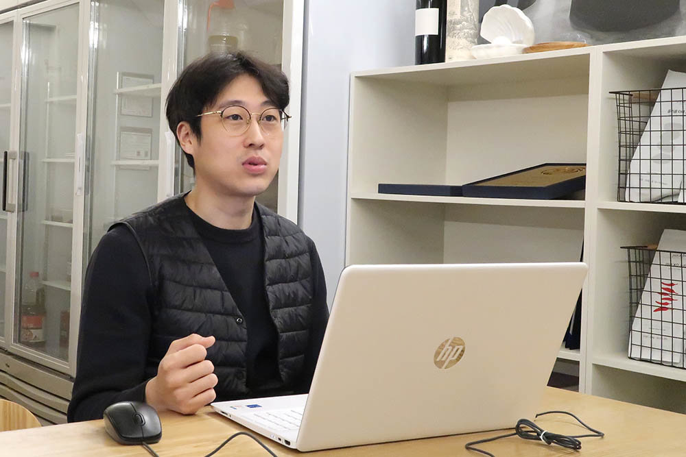 파라디와 밀키트에 대해 설명하는 심은보 대표 / 출처=IT동아