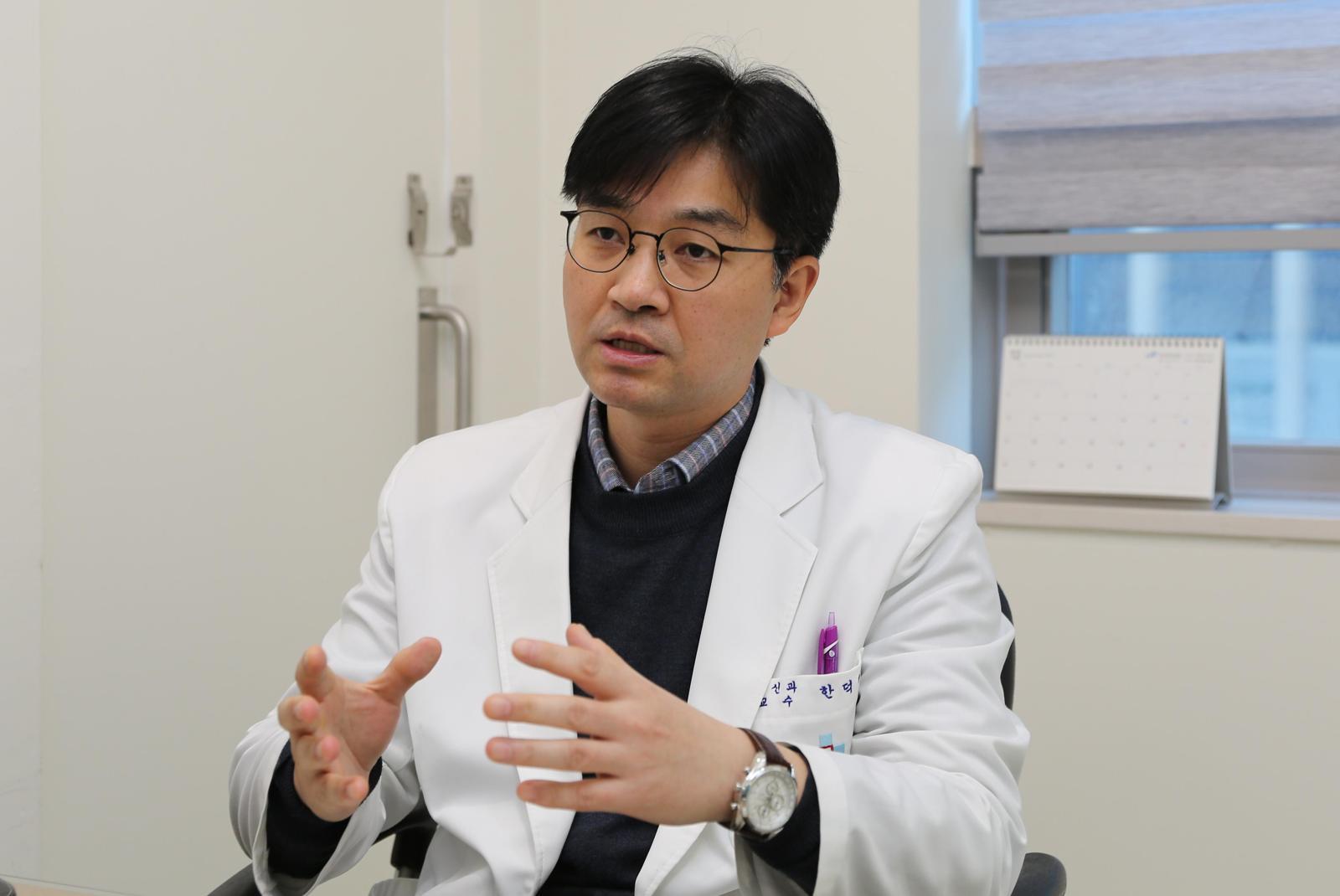 한덕현 중앙대 정신건강의학과 교수는 “실전에서 ‘잘하겠다’는 마음은 독이 된다. 결과에 대한 집착과 지나친 욕심을 내려놓는 것이 중요하다”고 했다. 중앙대병원 제공