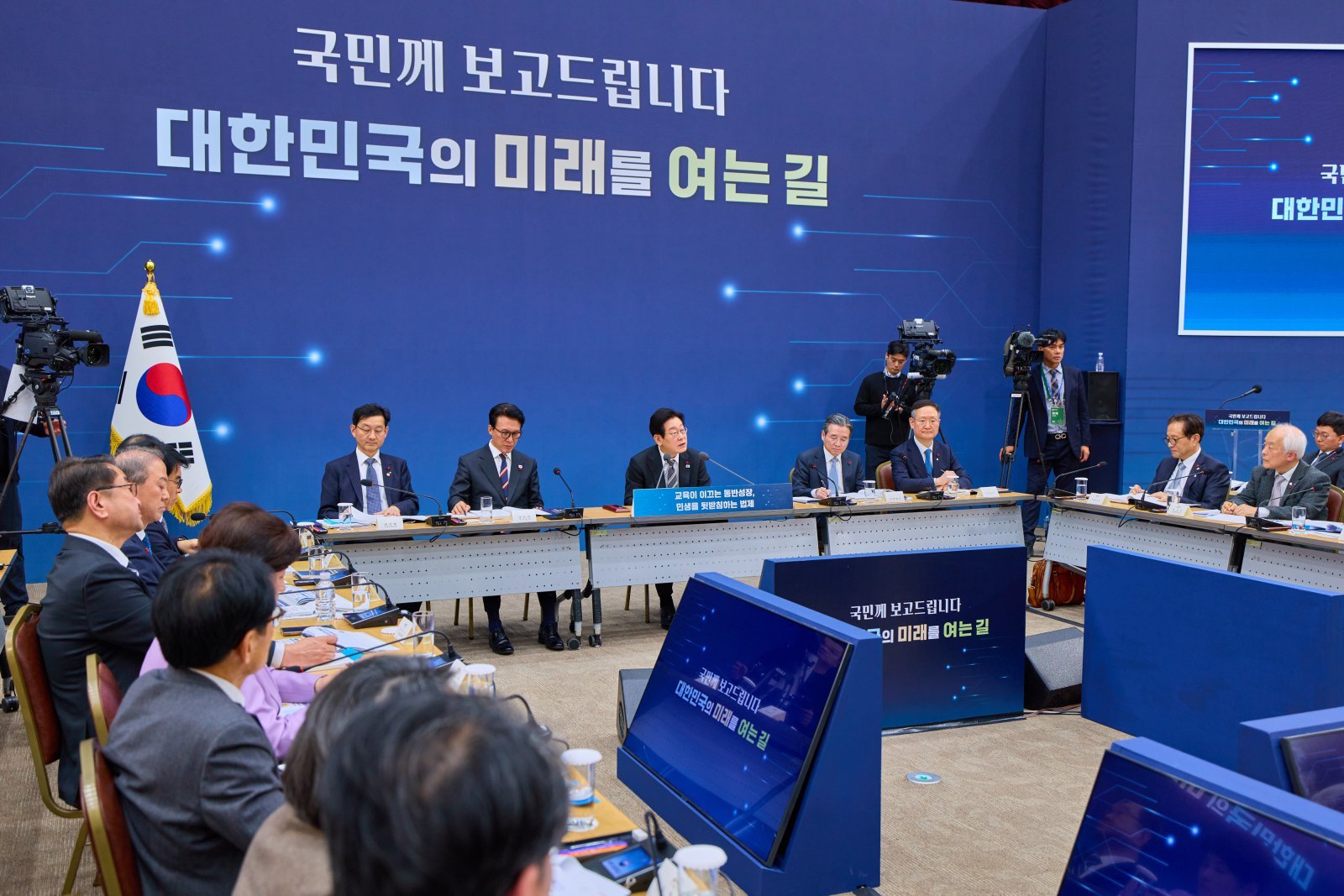 이재명 대통령이 12일 세종시 정부세종컨벤션센터에서 열린 교육부·국가교육위원회·법제처 업무보고에서 발언하고 있다. 대통령실 제공.