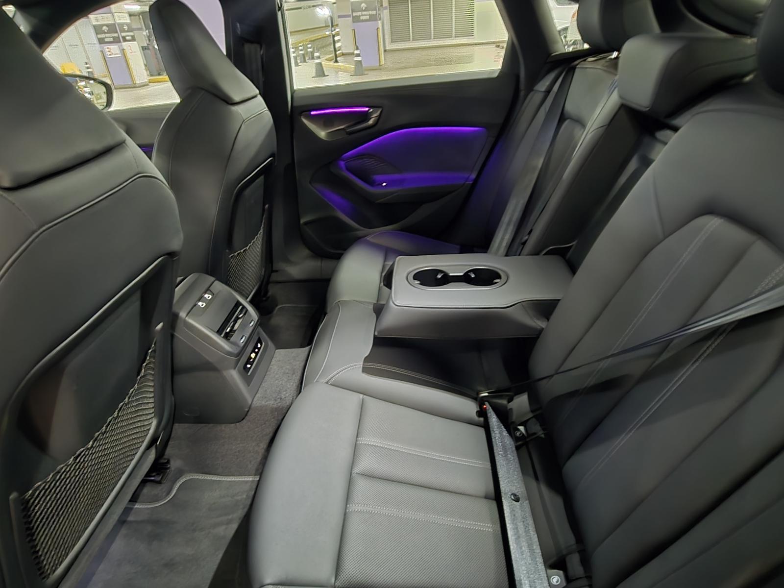 아우디 중형 세단 ‘더 뉴 아우디 A5’ 기본 트림 ‘A5 40 TFSI 콰트로’(S라인 블랙 에디션)의 2열 내부 모습. 2025.12.10/뉴스1