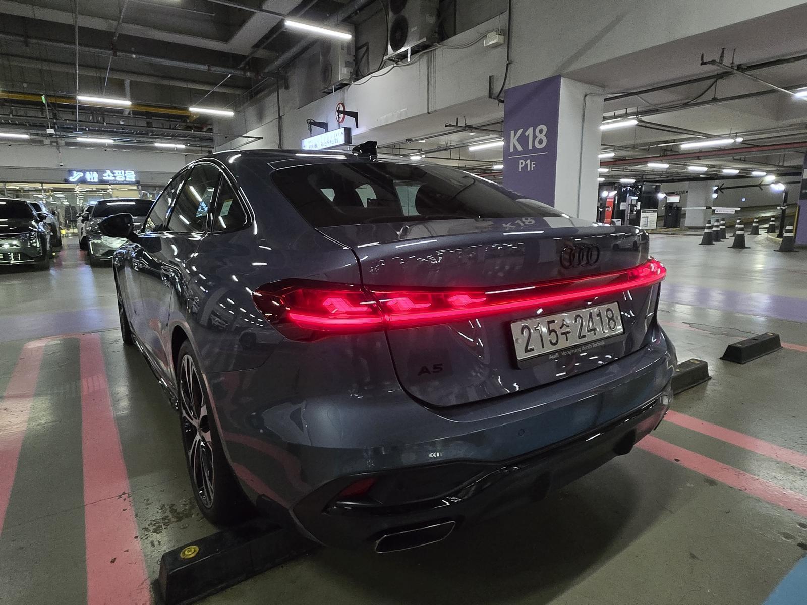 아우디 중형 세단 ‘더 뉴 아우디 A5’ 기본 트림 ‘A5 40 TFSI 콰트로’(S라인 블랙 에디션)의 후면 모습. 2025.12.10/뉴스1