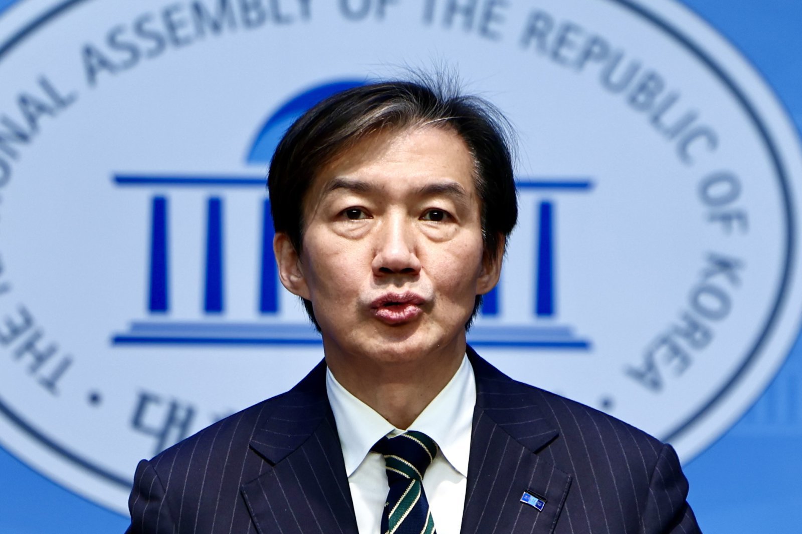 조국 “딸 조민 ‘무혐의’ 기사는 왜 없나…언론, 최소한의 기계적 중립 지켜야”