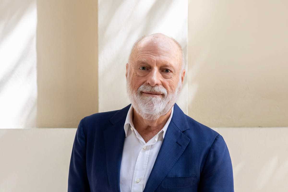 신타이베이시미술관(NTCAM)에서 만난 한 네프켄스. 글을 쓰는 작가이자 예술 후원자인 네프켄스는 2009년 자신의 이름을 딴 재단을 만들어 비디오 아트 작품 제작을 후원하고 있다. 한네프켄스재단 제공