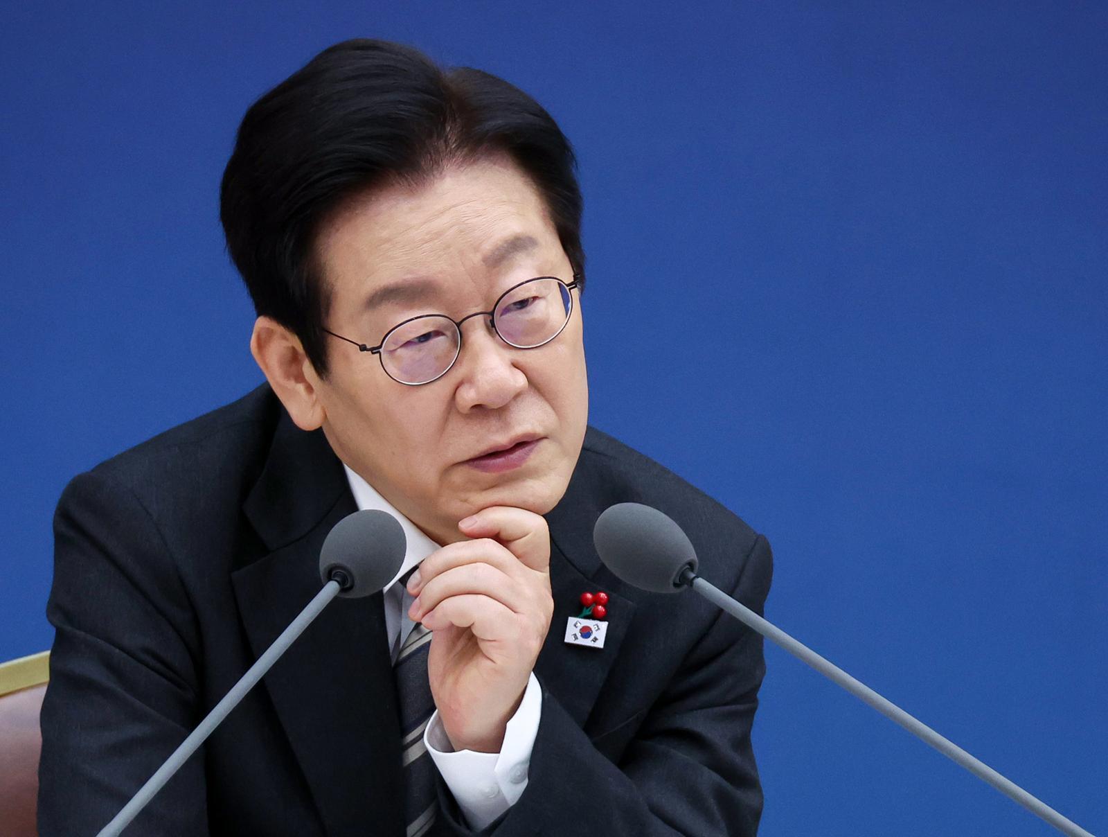 이재명 대통령이 12일 세종시 정부세종컨벤션센터에서 과학기술정보통신부·개인정보보호위원회 업무보고를 받고 있다. (대통령실통신사진기자단) 2025.12.12