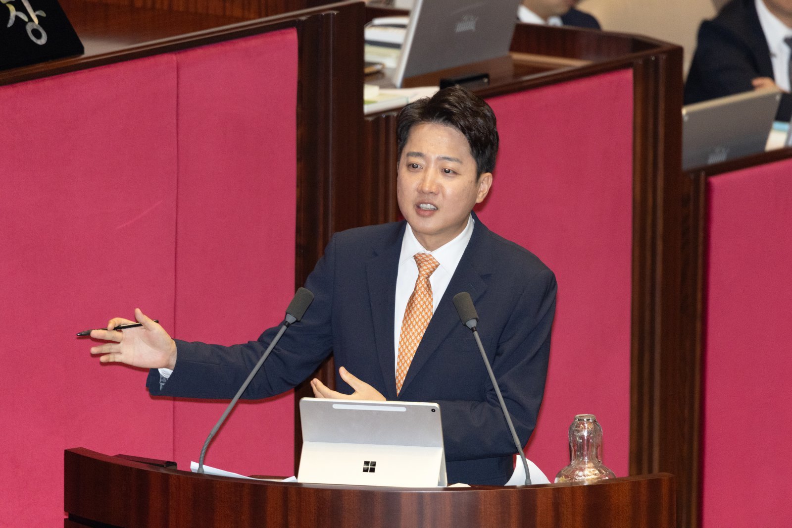 이준석 개혁신당 대표가 15일 오후 서울 여의도 국회에서 열린 제429회국회(정기회) 제5차 본회의에서 정치에 관한 대정부 질문을 하고 있다. 2025.9.15/뉴스1