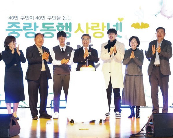 지역 복지 문제를 해결하는 ‘중랑 동행 사랑넷’이 올해 중랑구를 빛낸 10대 뉴스 1위에 올랐다. 중랑구 제공