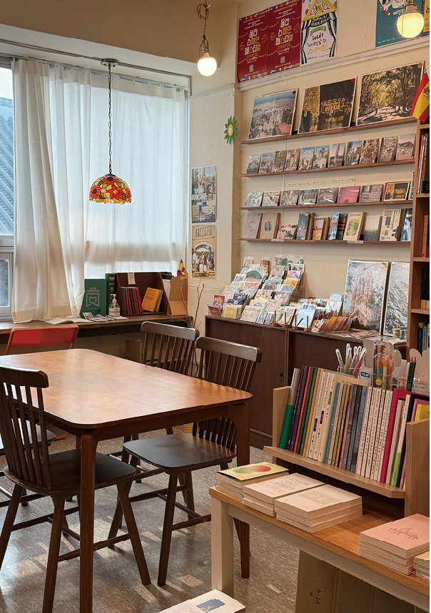 서울 중구 필동2가에 위치한 스페인책방. 서울시가 선정한 ‘서울형책방’ 중 하나다.