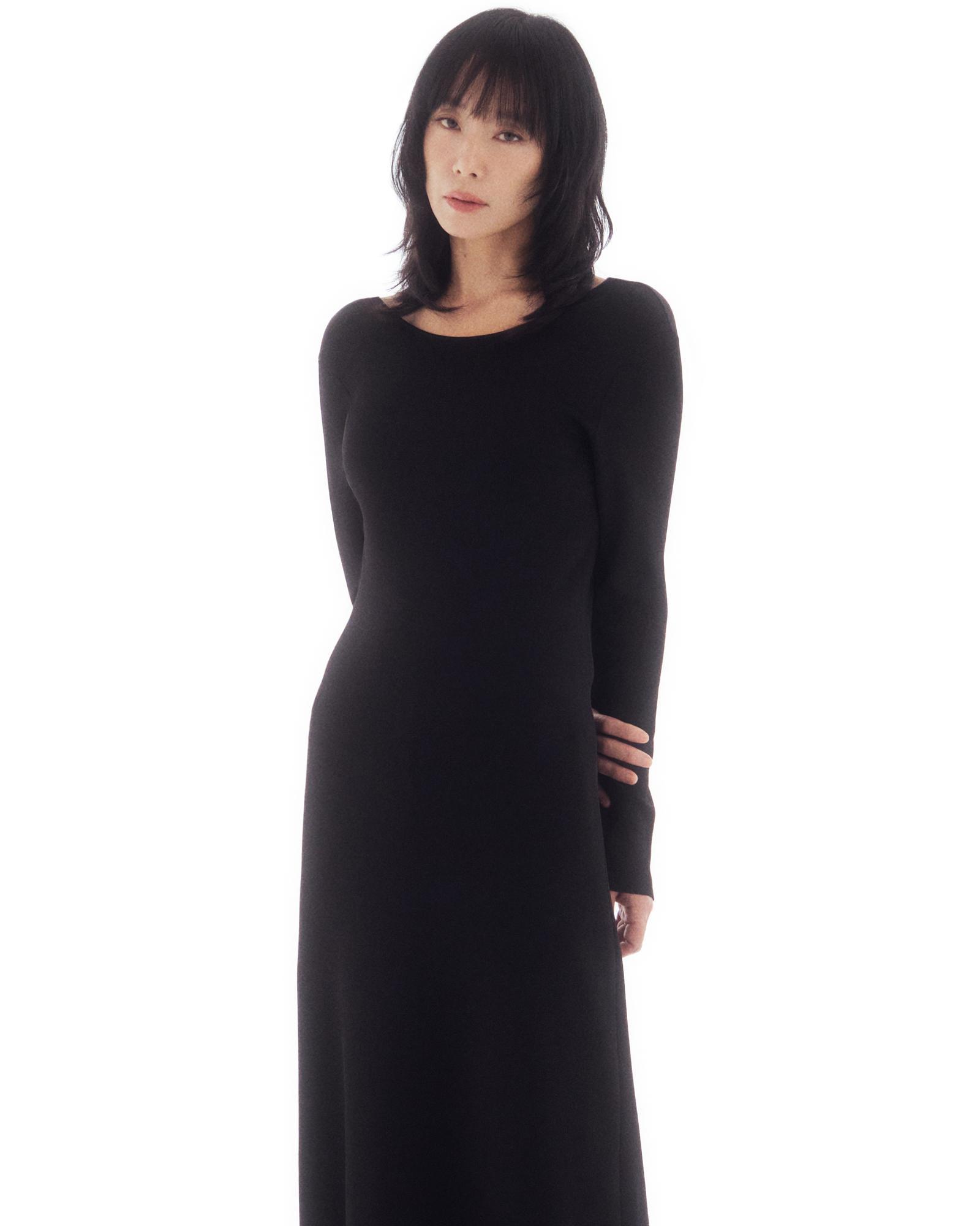 전도연은 “‘자백의 대가’를 끝내고 나니 따뜻한 이야기를 하고 싶다”며 “요즘엔 희귀한 장르가 되어버린 정통 멜로 드라마를 꼭 다시 해보고 싶다”고 말했다. 넷플릭스 제공