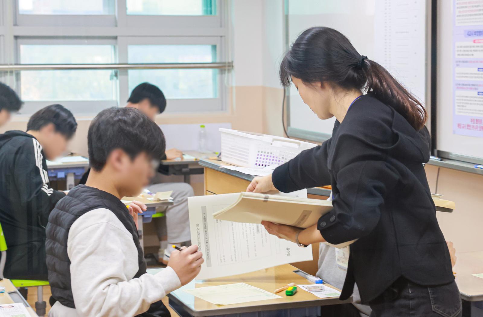 2026학년도 대학수학능력 시험일인 13일 전북 전주시 양현고등학교에 마련된 시험실에서 수험생들이 시험을 준비하고 있다. (전북특별자치도교육청 제공) 2025.11.13 뉴스1