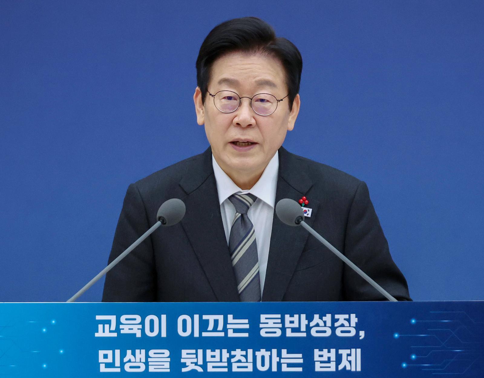 이재명 대통령이 12일 세종시 정부세종컨벤션센터에서 열린 교육부·국가교육위원회·법제처 업무보고에서 발언하고 있다. 2025.12.12. 대통령실통신사진기자단