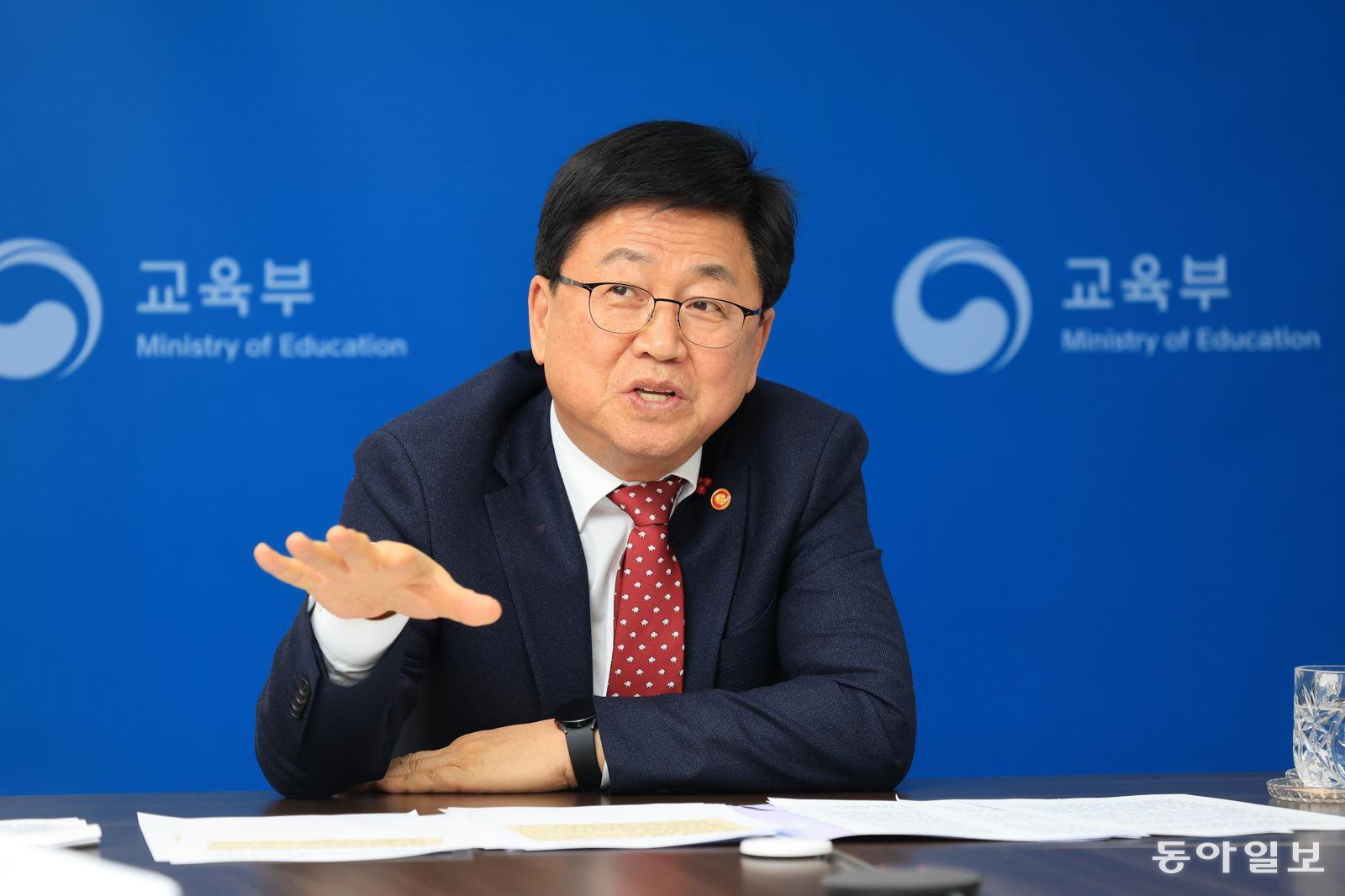최교진 교육부 장관이 15일 서울 영등포구 한국교육시설안전원에서 동아일보와 인터뷰를 하고 있다. 장승윤 기자 tomato99@donga.com