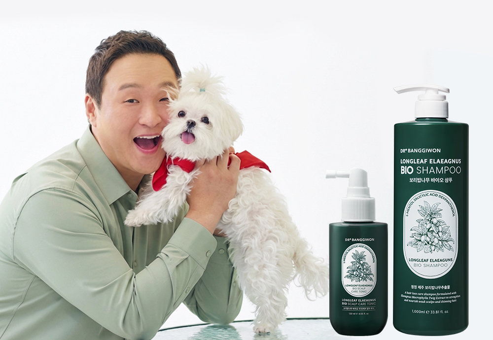 헤어·두피 전문 브랜드 닥터방기원의 보리밥나무 탈모 샴푸 전속모델로 발탁된 배우 구성환과 반려견 꽃분이. 펫 매거진 빅프렌즈 제공
