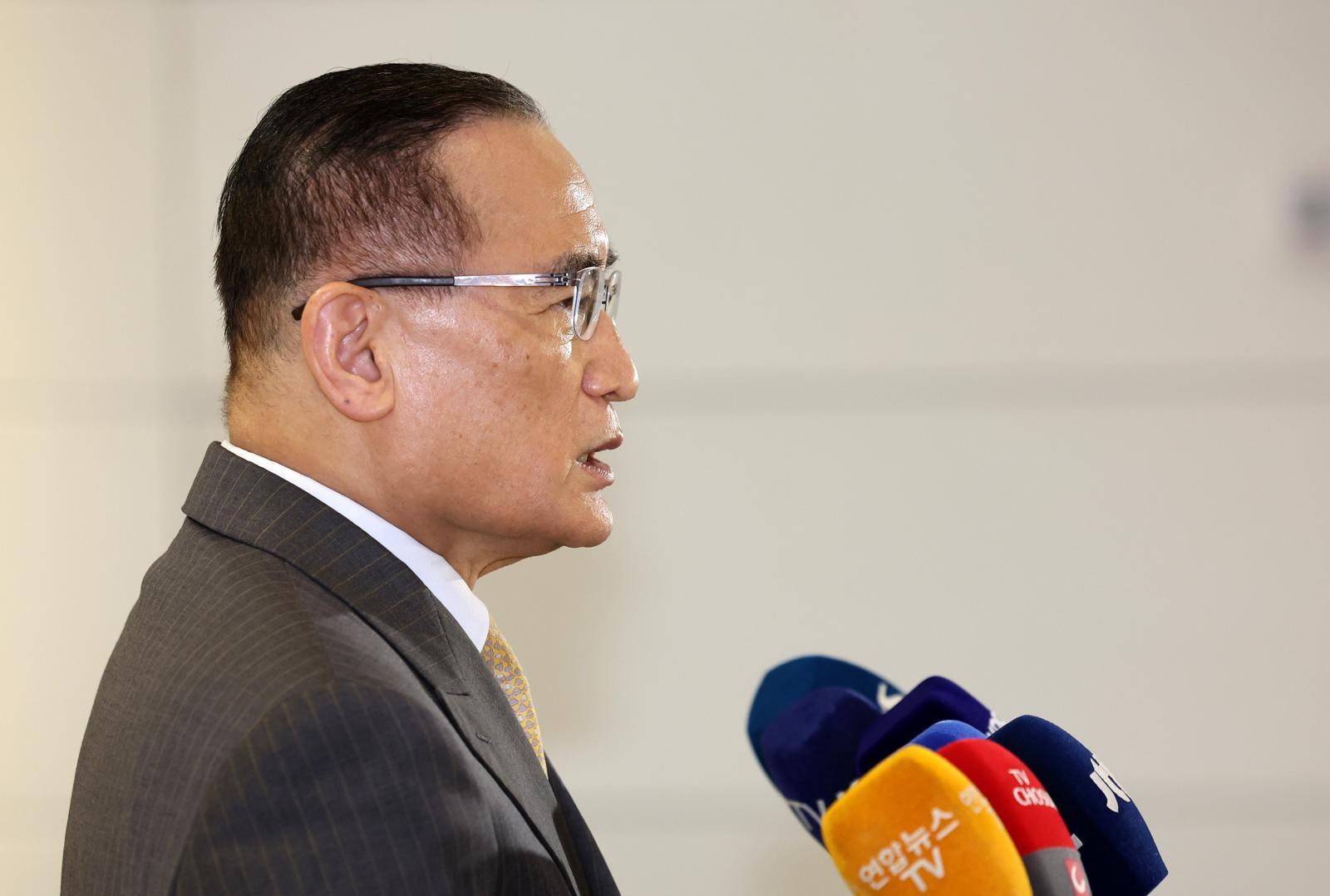 위성락 국가안보실장이 16일 오전 인천국제공항 제2여객터미널에서 미국 트럼프 행정부와 한미 정상회담 후속 조치와 대북 공조 등을 논의하기 위한 미국 워싱턴 D.C. 출국을 앞두고 발언을 하고 있다. 2025.12.16.