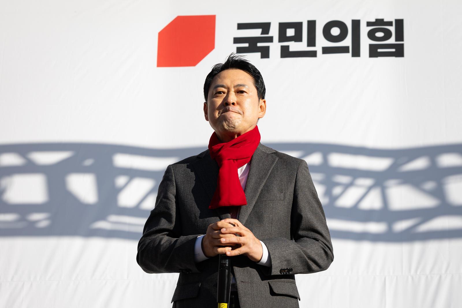 장동혁 국민의힘 대표가 1일 인천 미추홀구 주안역 앞에서 열린 민생회복 법치수호 인천 국민대회에서 연설하고 있다. 2025.12.1/뉴스1