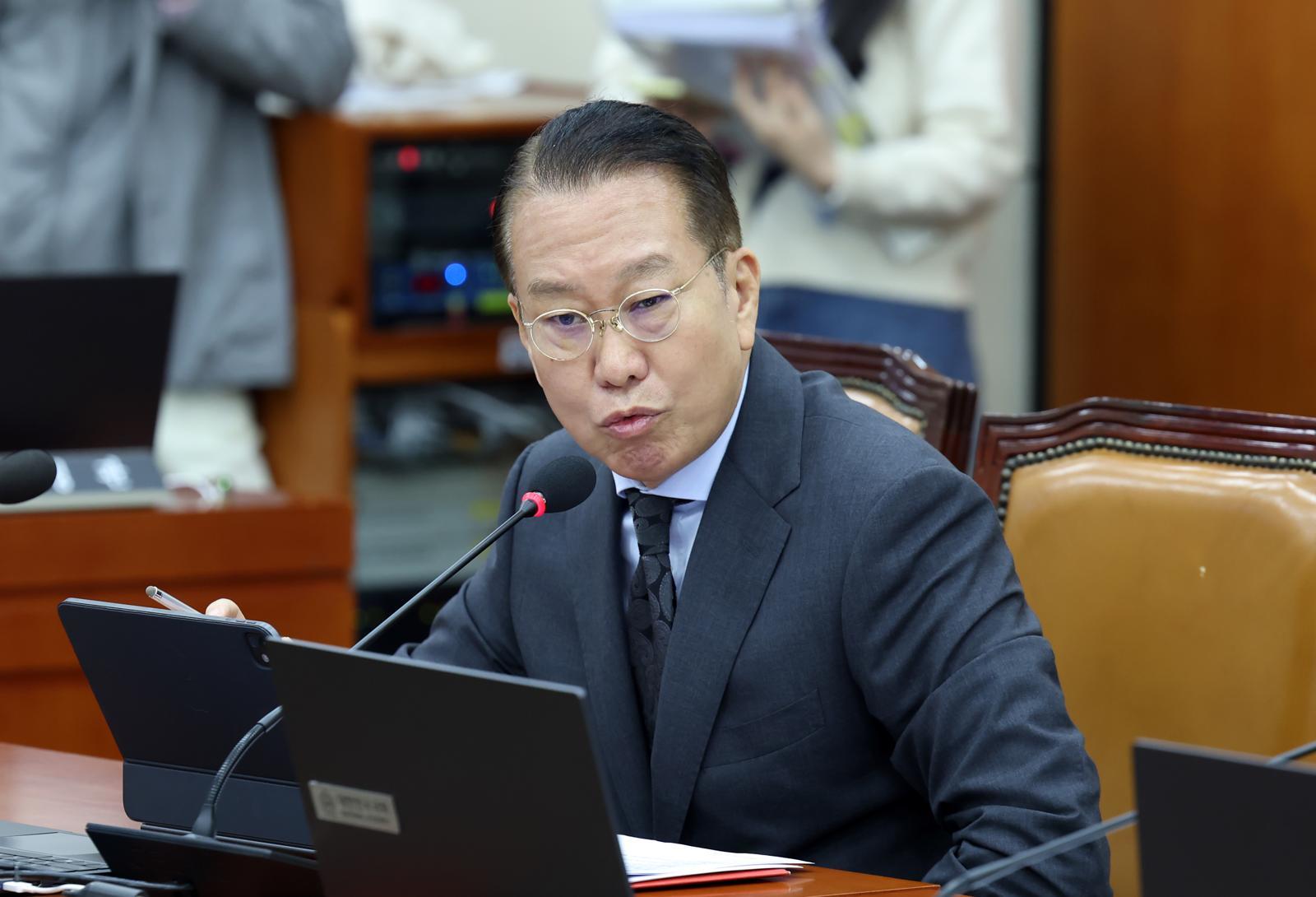 권영세 국민의힘 의원이 30일 서울 여의도 국회에서 열린 기획재정위원회의 기획재정부 등 종합감사에서 질의하고 있다. 2025.10.30. 뉴시스