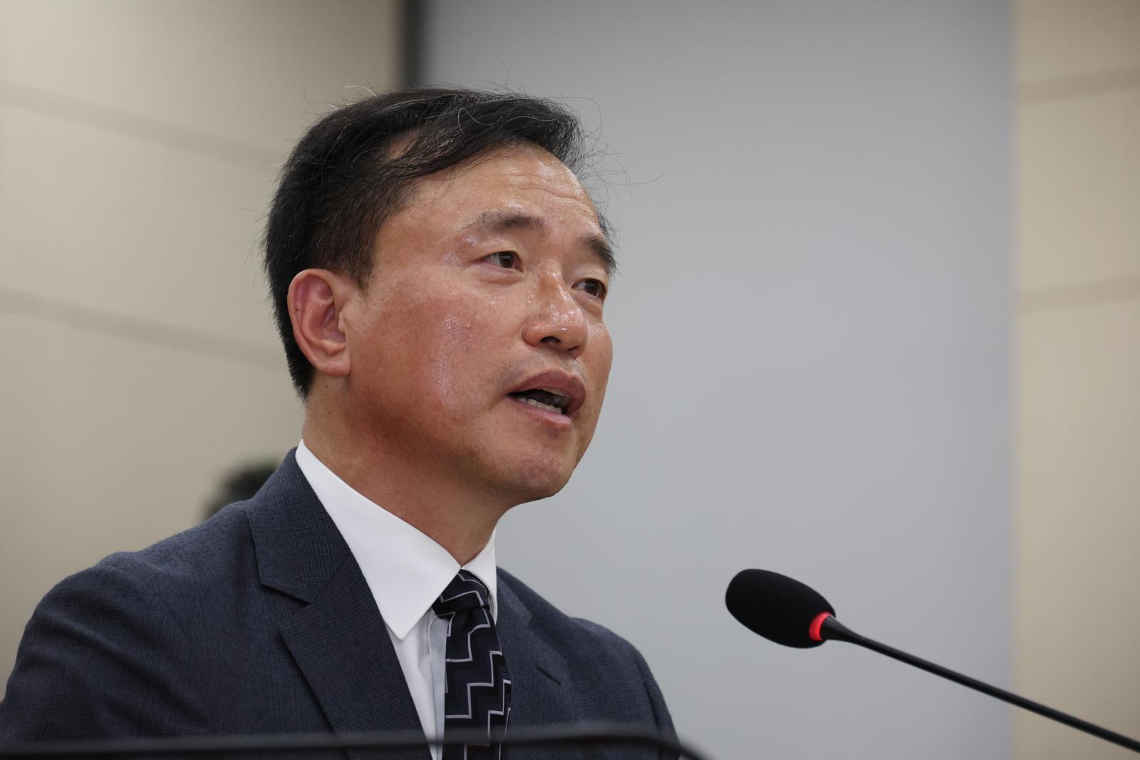 김종철 방송미디어통신위원회 위원장 후보자가 16일 서울 여의도 국회 과학기술정보방송통신위원회에서 열린 인사청문회에서 의원질의에 답변하고 있다. 2025.12.16. 서울=뉴시스