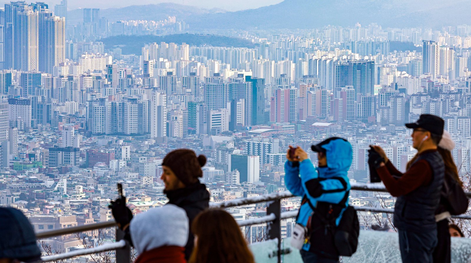 서울 남산에서 바라본 아파트 단지의 모습. 뉴스1