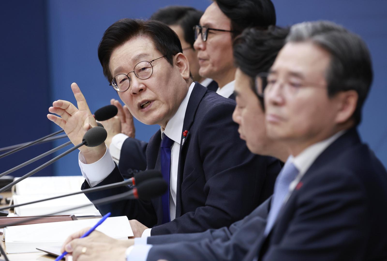 이재명 대통령이 16일 세종시 정부세종컨벤션센터에서 열린 보건복지부(질병관리청)·식품의약품안전처 업무보고에서 발언하고 있다. 2025.12.16. 뉴시스