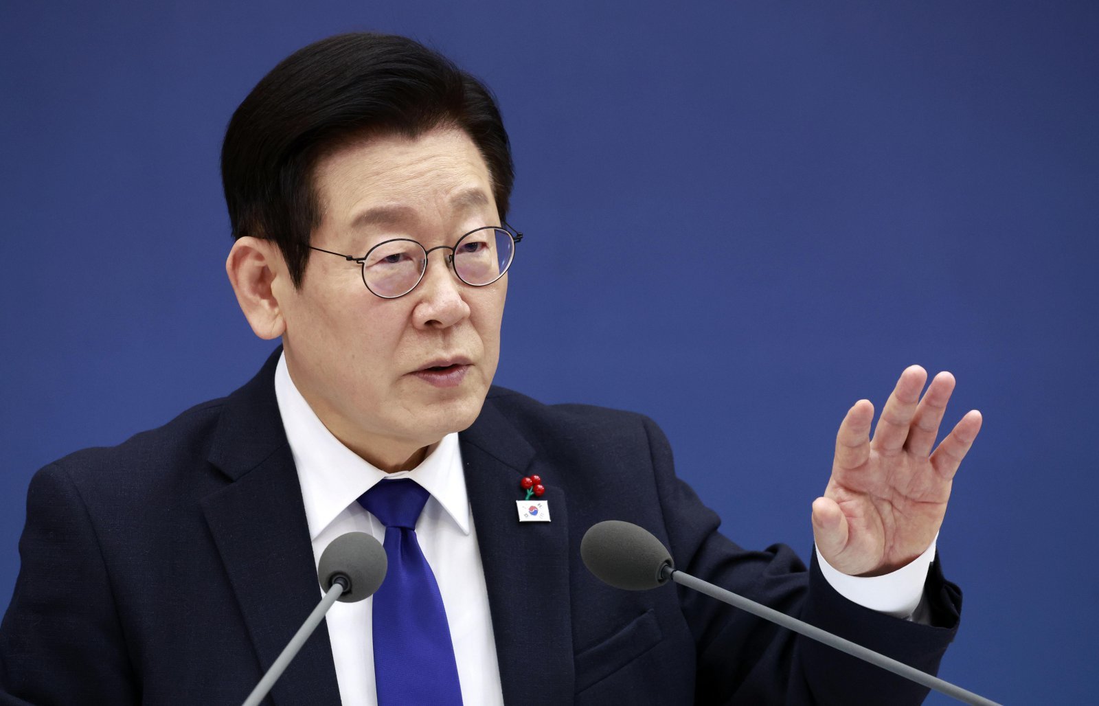 이재명 대통령이 16일 세종시 정부세종컨벤션센터에서 열린 보건복지부(질병관리청)·식품의약품안전처 업무보고에서 발언하고 있다. 2025.12.16 세종=뉴시스