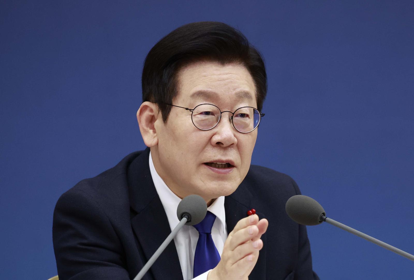 국세청장 “야근 말래도 직원들 말 안 들어”…李대통령 “밥 사달라고 하라”