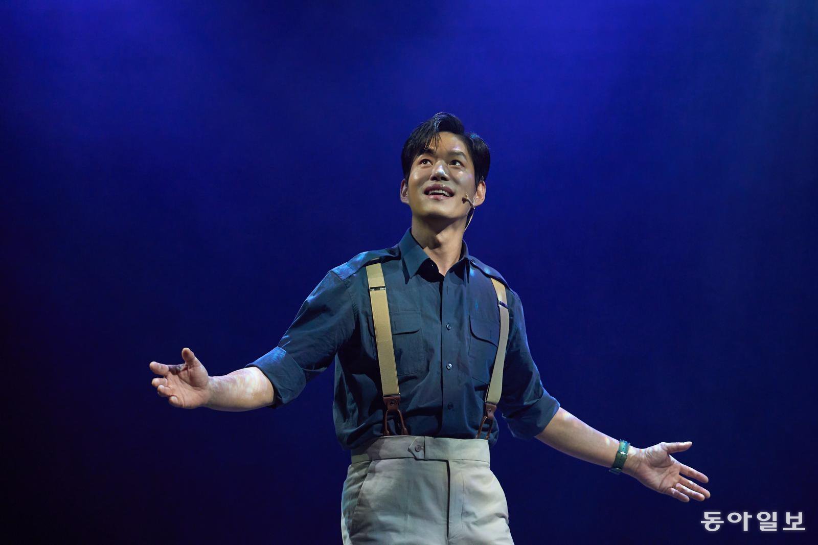 뮤지컬 ‘비하인드 더 문’에서 인간의 첫 달 착륙 때 사령선을 홀로 지킨 마이클 콜린스(유준상). 컴퍼니연작 제공