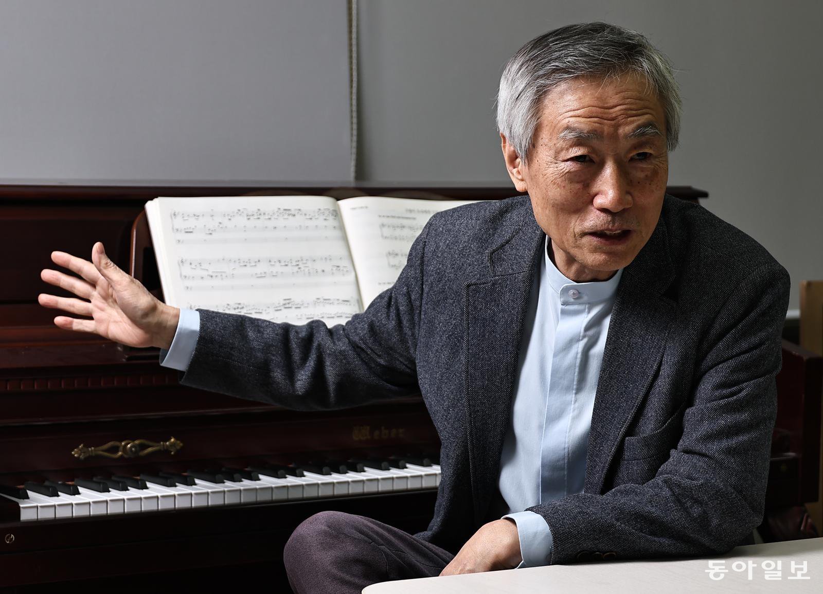 문성모 목사는 “지금 우리가 부르는 외국 캐럴, 찬송가도 모두 출발은 그 나라 민요, 가락 등에서 나온 것”이라며 “우리 가락, 우리 악기, 우리말로 된 헨델의 메시아를 능가하는 작품이 나올 수 있도록 노력하고 지원하는 것은 한국 교회의 미룰 수 없는 사명”이라고 말했다. 양회성 기자 yohan@donga.com