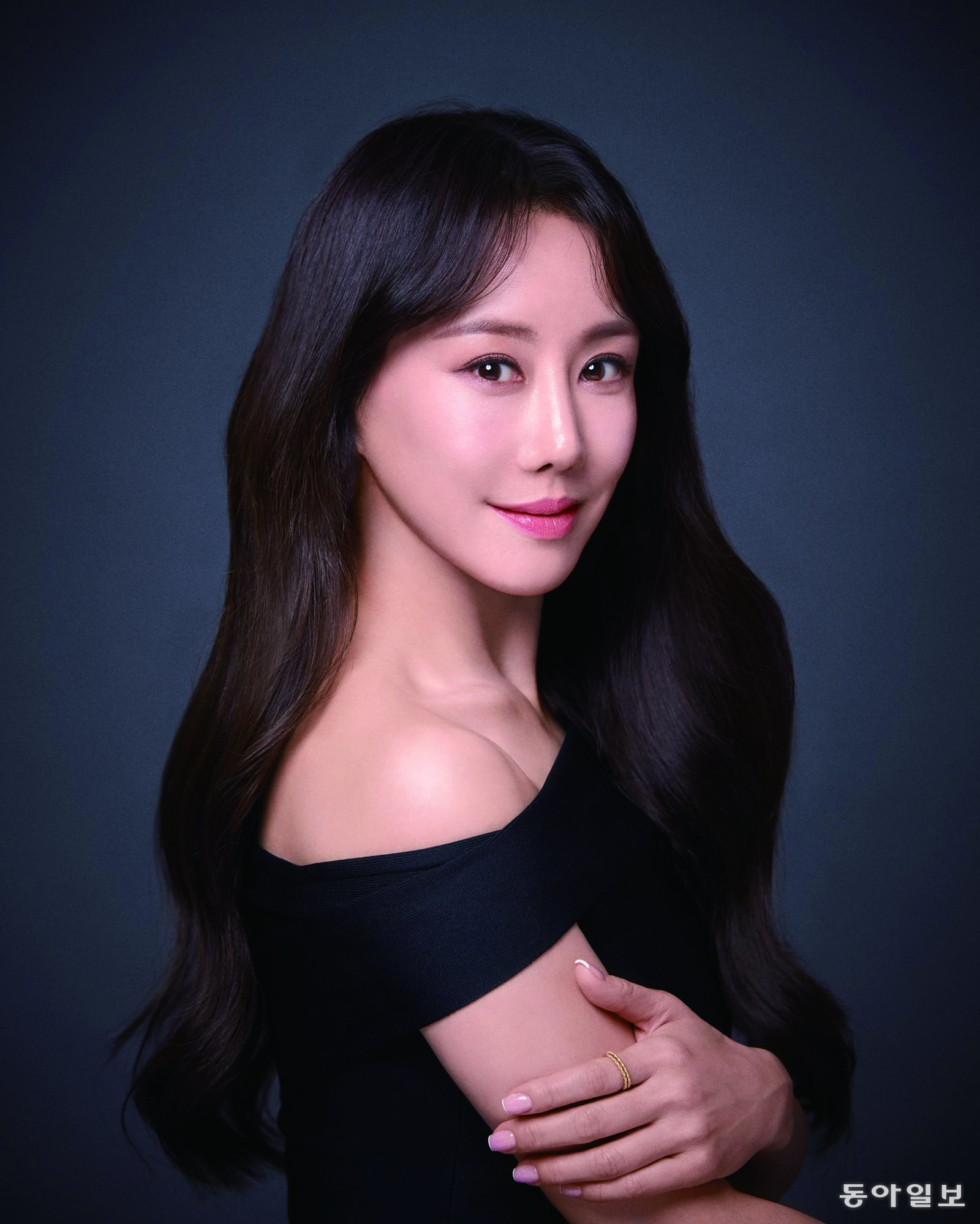 배우 김소향은 앙상블에서 시작해 오랜 시간 한 계단씩 올라 주연을 맡게 됐다. 그는 “가진 게 없기 때문에 무조건 노력해서 채워야 한다”며 웃었다. EMK엔터테인먼트 제공