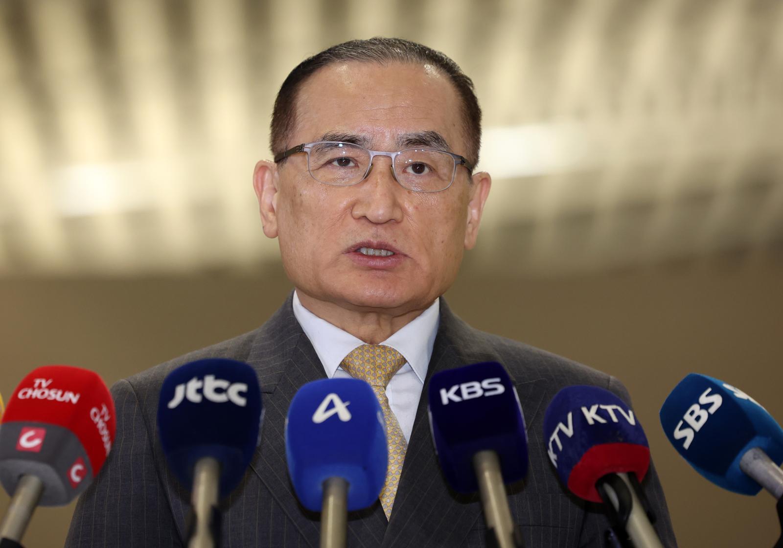 위성락 국가안보실장이 미국 트럼프 행정부와 한미 정상회담 후속 조치와 대북 공조 등을 논의하기 위해 16일 오전 인천국제공항 제2여객터미널에서 미국 워싱턴 D.C. 출국을 앞두고 발언을 하고 있다. 2025.12.16. 뉴시스