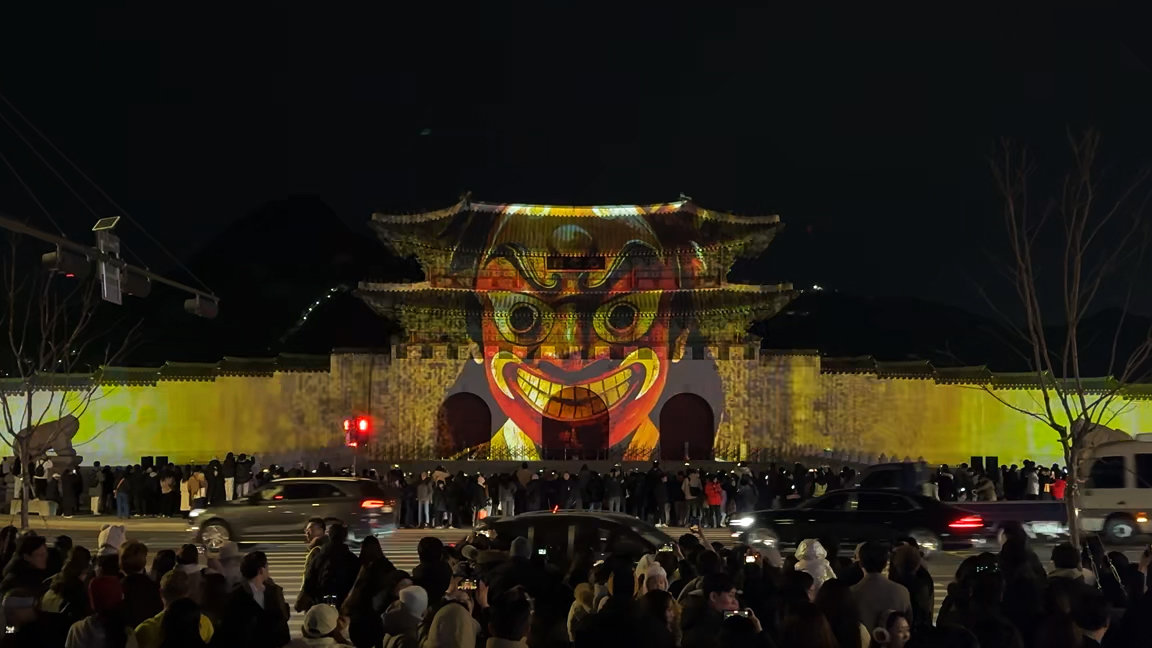 더퍼스트게이트가 참여한 ‘2025 서울라이트 광화문’ 행사의 미디어파사드 작품. 더퍼스트게이트 제공