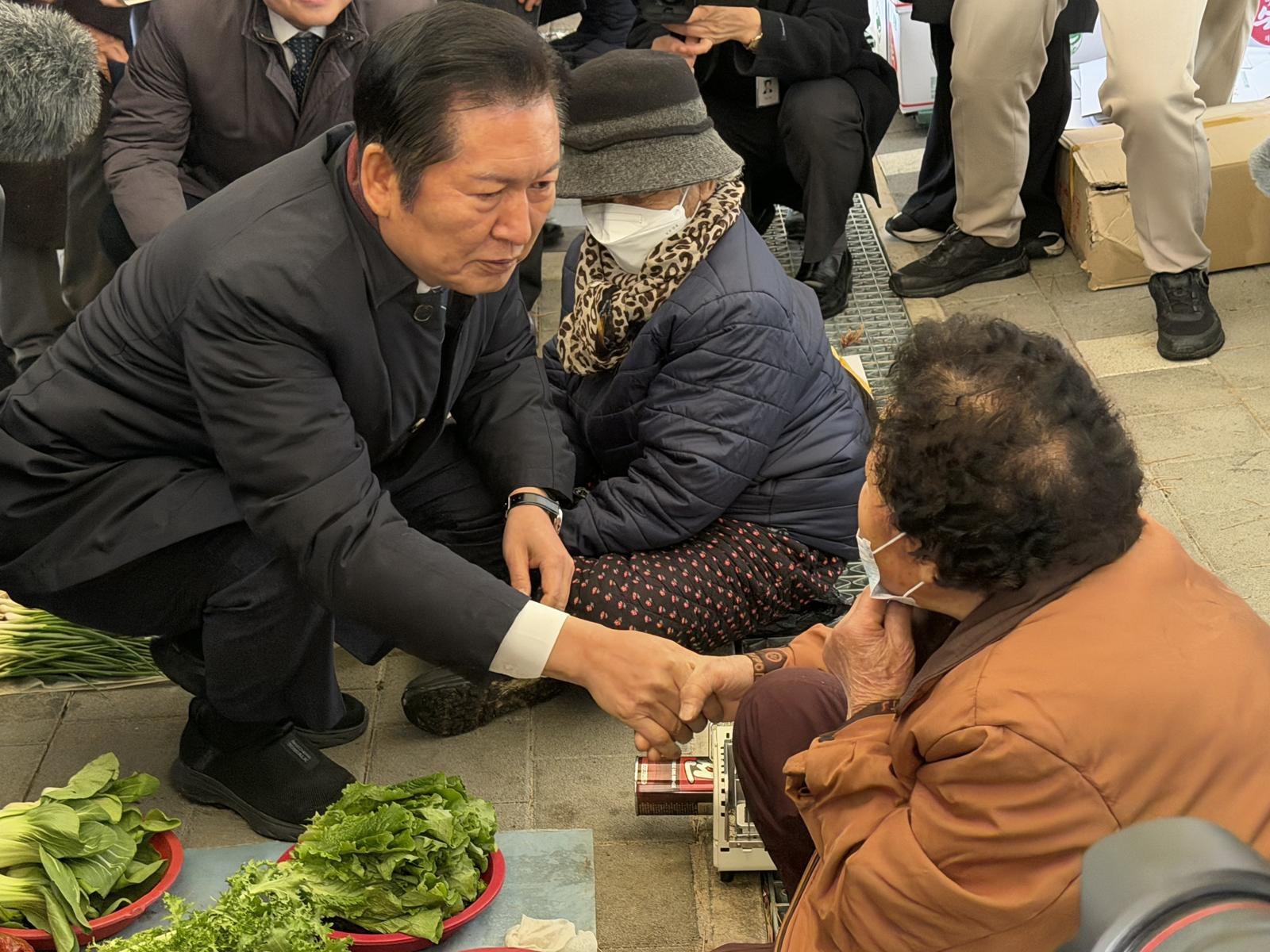 정청래 “李대통령 덕분에 강릉 물부족 예산 확보…박수 쳐달라”