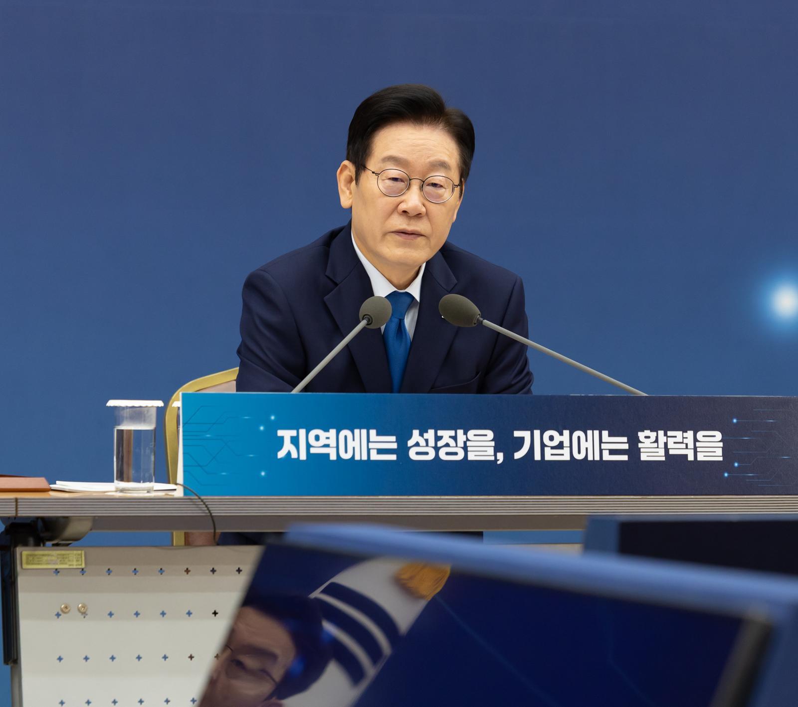 (서울=뉴스1) 허경 기자 = 이재명 대통령이 17일 세종시 정부세종컨벤션센터에서 열린 산업통상자원부·지식재산처·중소벤처기업부 업무보고에 참석해 있다. (대통령실 제공. 재판매 및 DB 금지) 2025.12.17/뉴스1