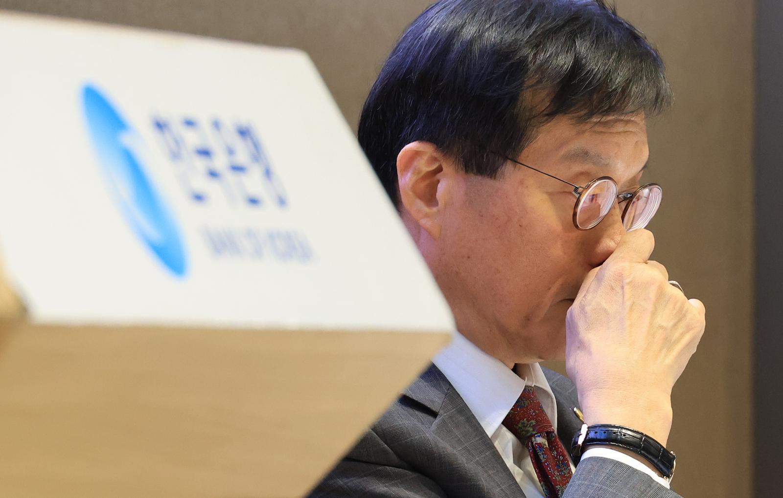 이창용 한국은행 총재가 17일 서울 중구 한국은행에서 열린 물가안정목표 운영상황 점검 설명회에 참석해 있다. (공동취재) 2025.12.17.