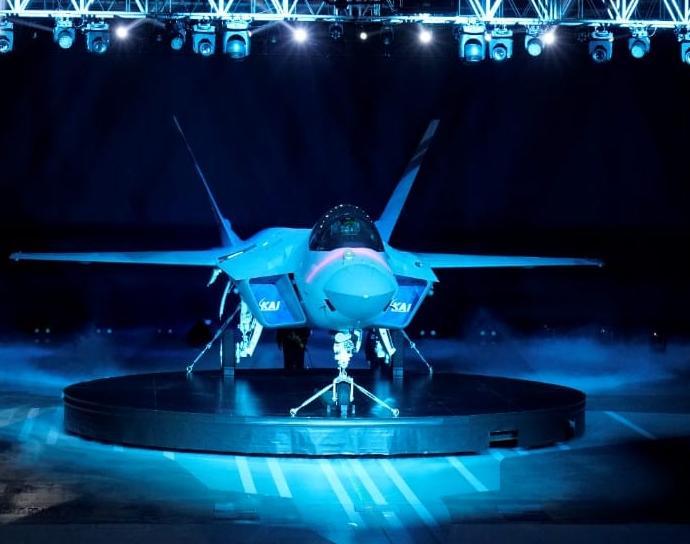 GE에어로스페이스의 F414 엔진으로 추진되는 대한민국 최초의 한국형 전투기 KF-21 보라매의 첫 번째 시제기 모습. GE에어로스페이스 제공