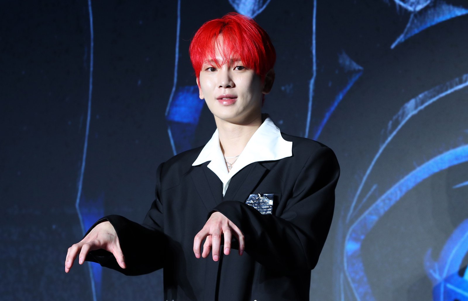 그룹 샤이니 키가 11일 오후 서울 광진구 풀만 앰배서더 서울 이스트폴에서 열린 세 번째 정규앨범 ‘HUNTER(헌터)’ 발매 기념 기자간담회에서 포즈를 취하고 있다. 2025.08.11. 뉴시스