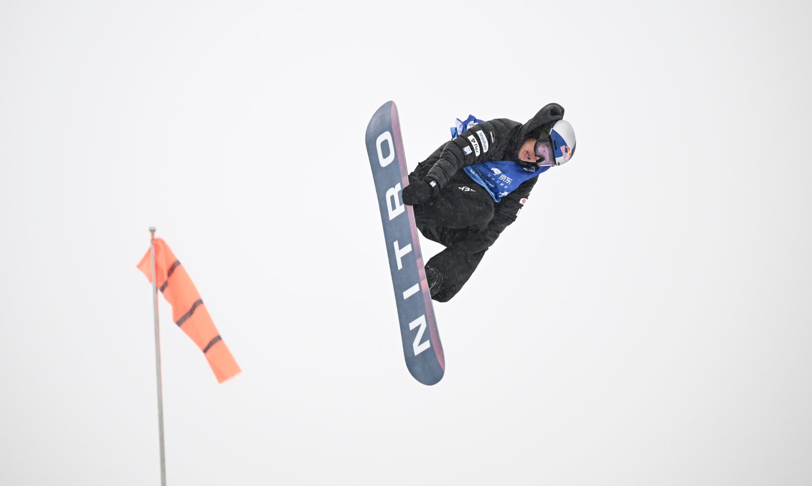 스노보드 국가대표 최가온이 12일(현지 시간) 중국 허베이성 장자커우시에서 열린 2025~2026 FIS 스노보드 월드컵 여자 하프파이프에서 우승을 차지했다. 2025.12.13 [장자커우시=신화/뉴시스]