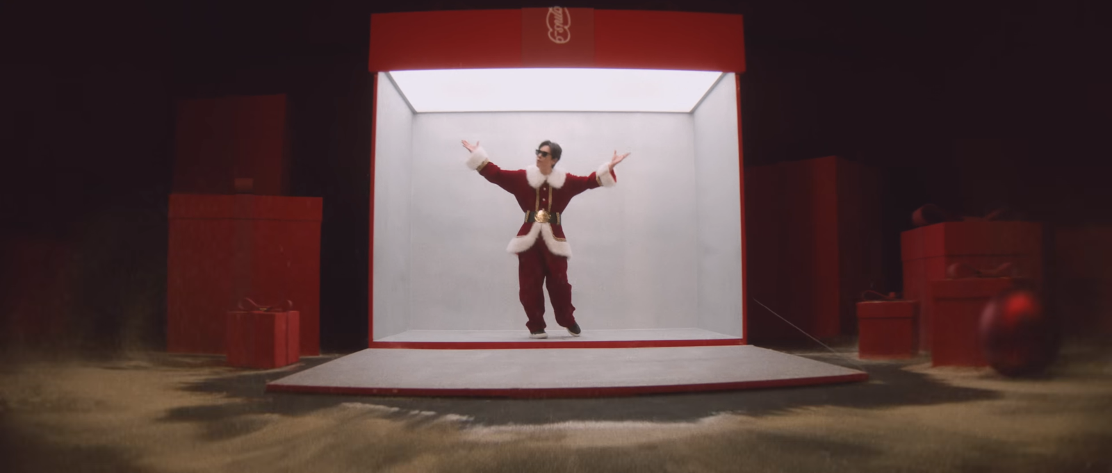 프로미스나인의 ‘하얀 그리움’ 뮤직비디오.