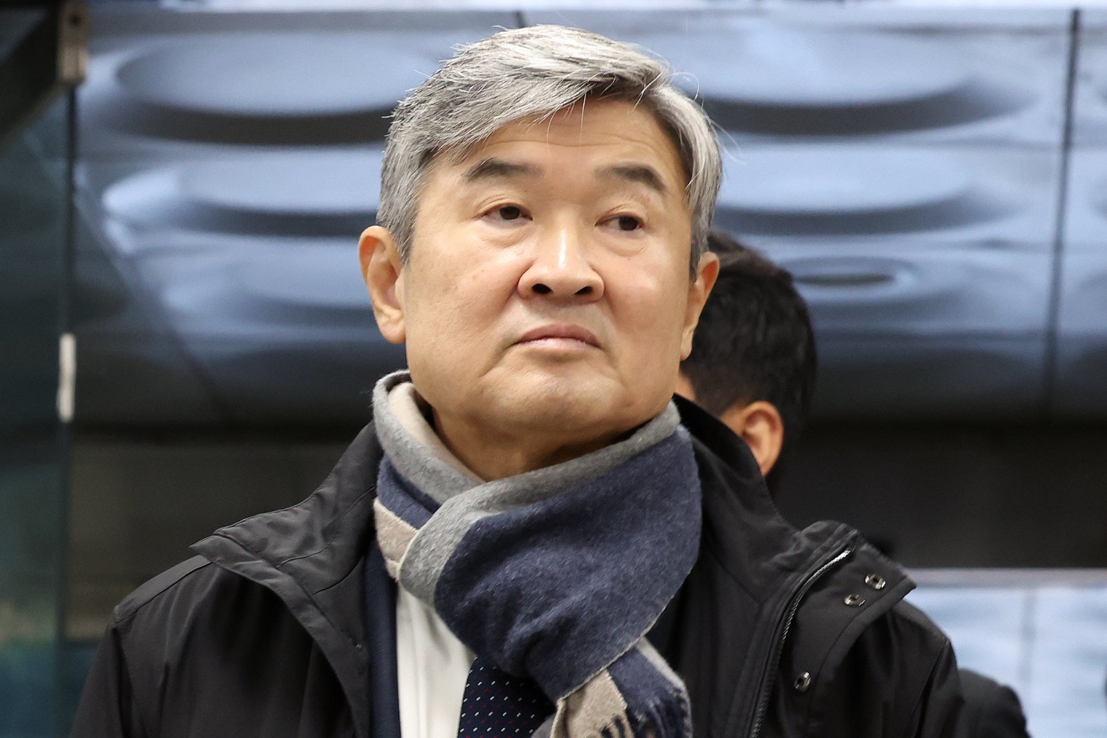 조태용 전 국가정보원장이 11일 오전 서울 서초구 서울중앙지방법원에서 열린 구속 전 피의자 심문(영장실질심사)에 출석하고 있다.  조 전 원장은 국가정보원법상 정치 관여 금지 위반, 직무 유기, 위증, 증거인멸, 허위 공문서 작성 및 허위 작성 공문서 행사, 국회에서의 증언·감정 등에 관한 법률 위반 등 혐의를 받는다. 2025.11.11.[서울=뉴시스]