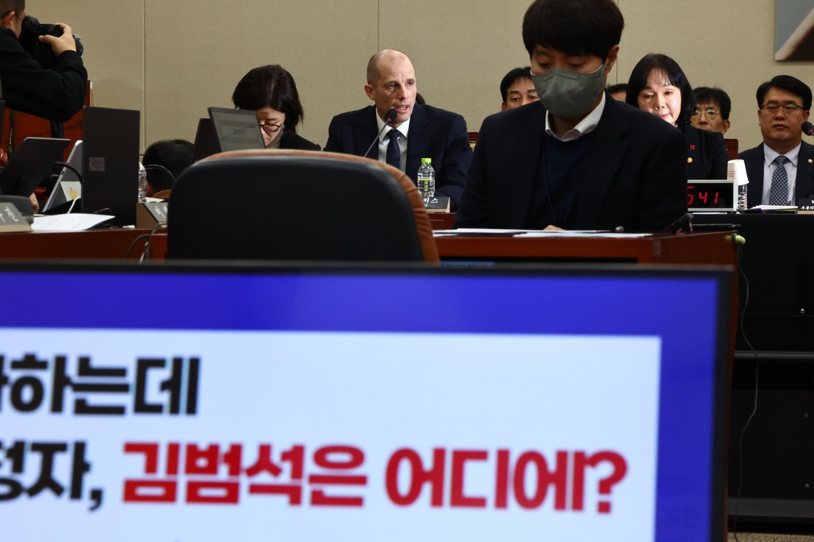 해롤드 로저스 쿠팡 임시 대표가 17일 오전 서울 여의도 국회 과학기술정보방송통신위원회 전체회의에서 열린 쿠팡 침해사고 관련 청문회에 참석해 있다.. 2025.12.17. [서울=뉴시스]