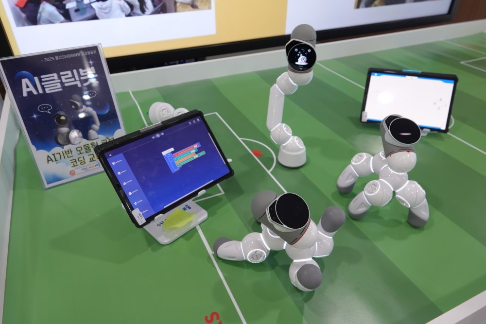 올해 처음으로 도입된 AI 클릭봇은 울산 지역 학생에게 가장 인기 있는 교구였다 / 출처=IT동아