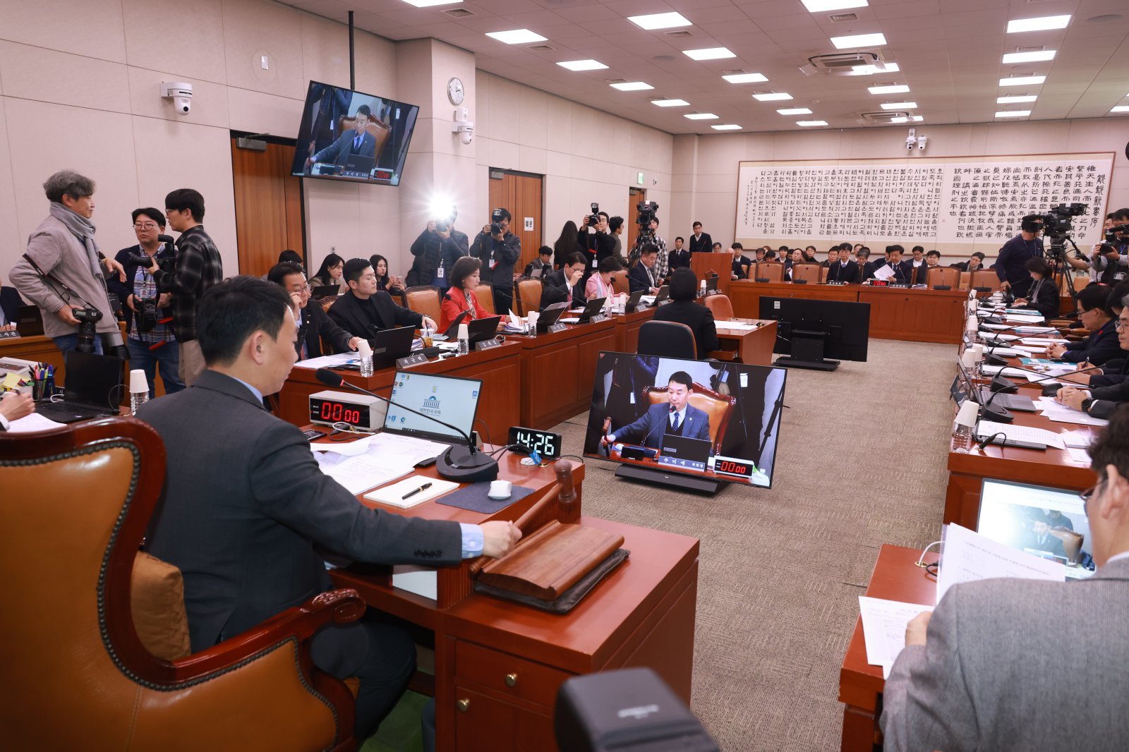 김용민 법사위 더불어민주당 간사가 18일 서울 여의도 국회에서 열린 법제사법위원회 전체회의를 주재하고 있다. 2025.12.18. [서울=뉴시스]