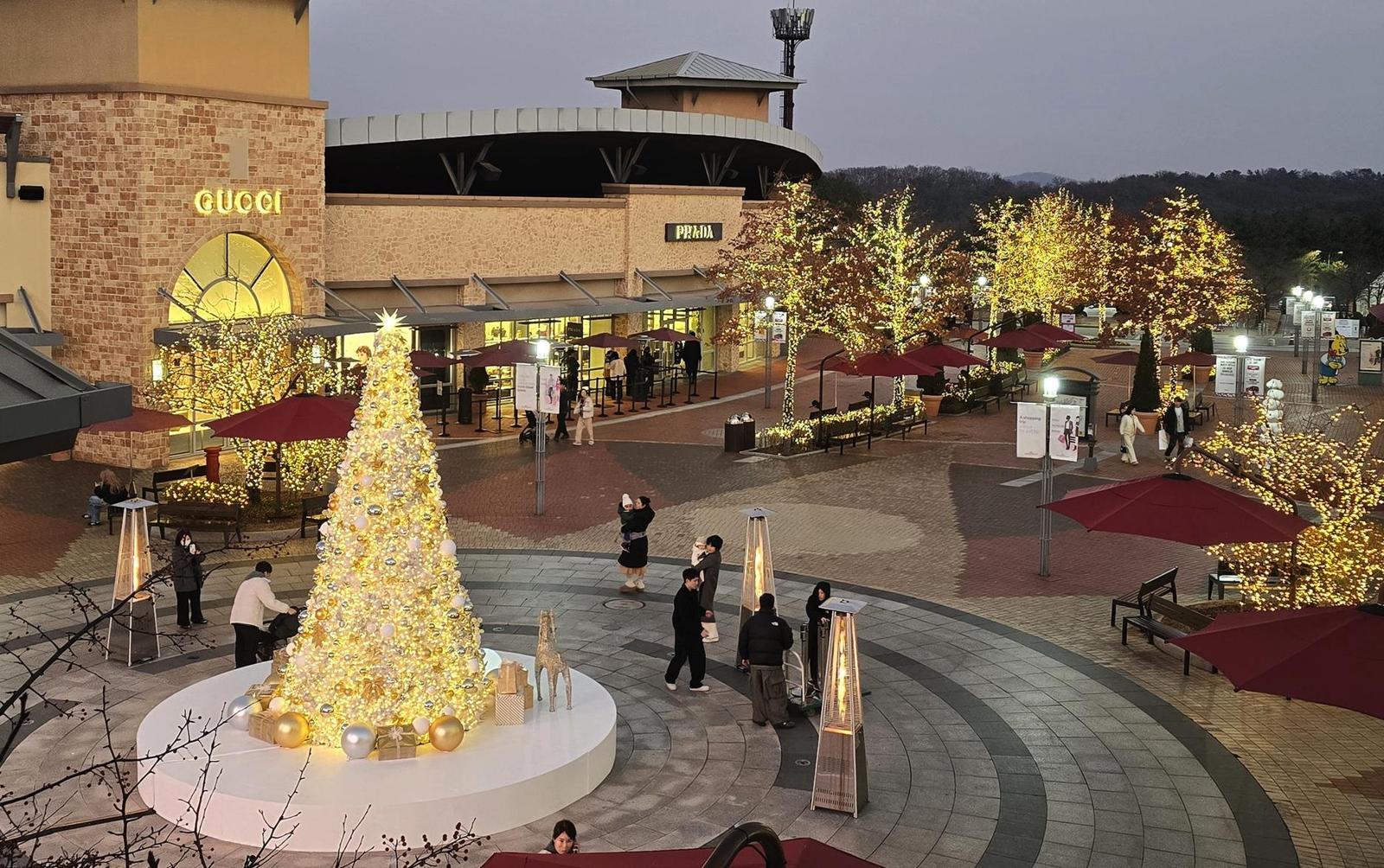 여주 프리미엄 아울렛 EAST 광장.