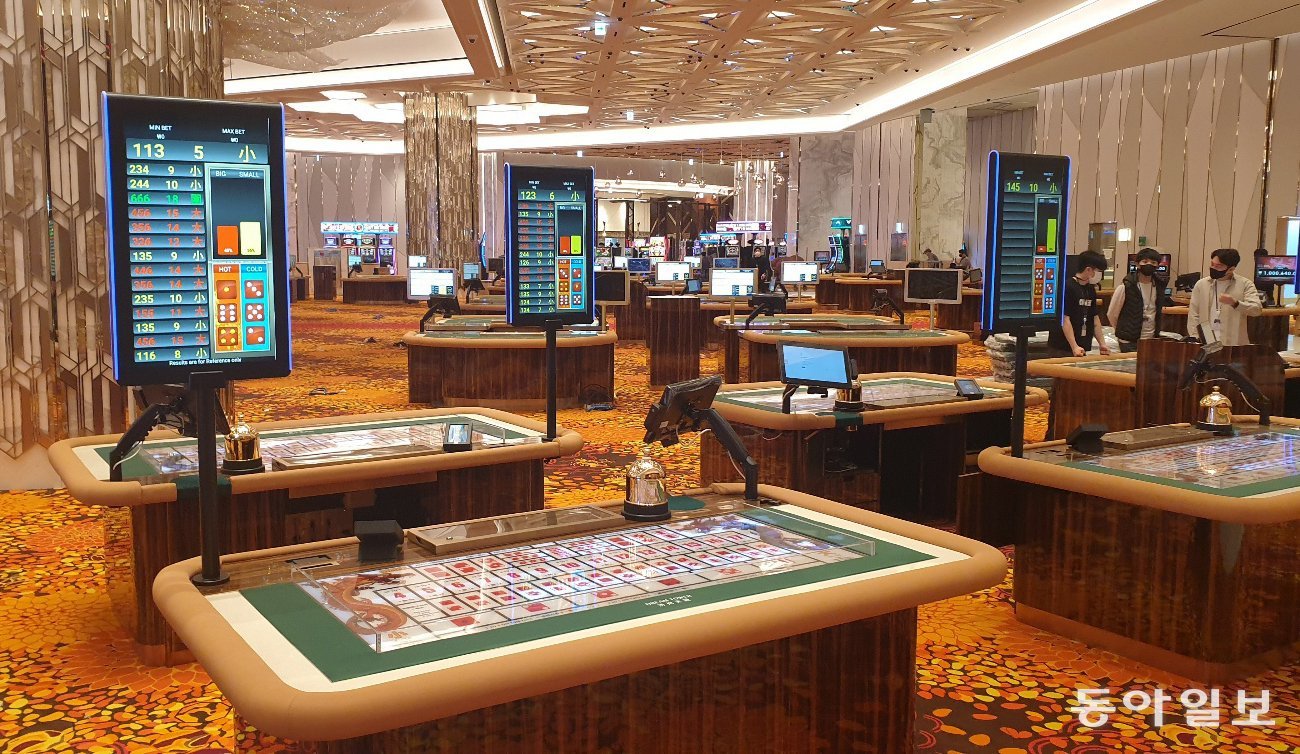 제주지역 최고층(169m) 쌍둥이 건물로 조성된 드림타워 복합리조트에 있는 카지노. 동아일보DB