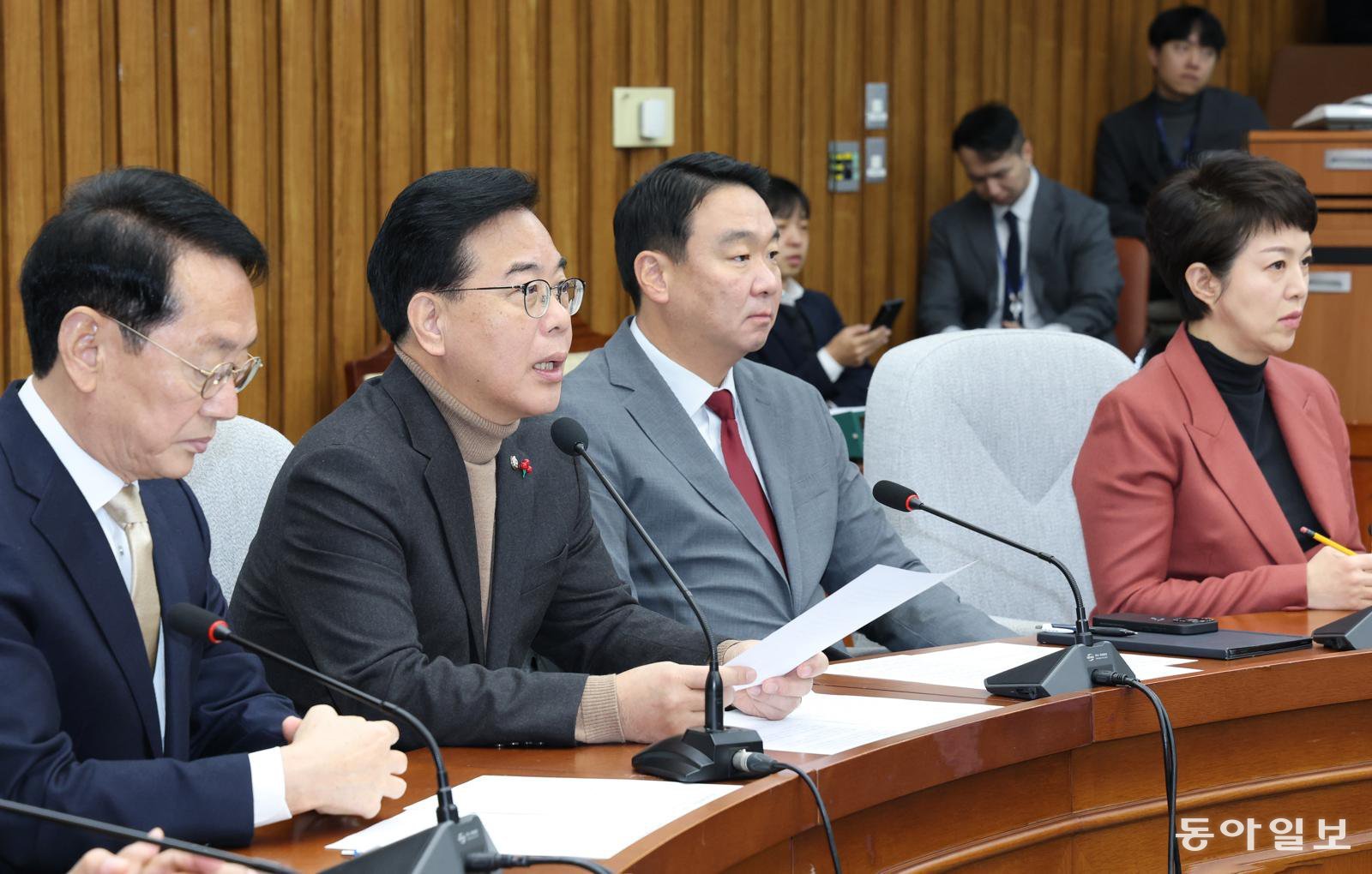 송언석 국민의힘 원내대표가 19일 서울 여의도 국회에서 열린 원내대책회의에서 발언하고 있다. 2025.12.19  이훈구 기자 ufo@donga.com