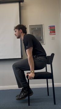 2초마다 욕설을 하며 의자 팔굽혀펴기를 할 때 수행 능력이 더 좋았다. 아메리칸 사이콜로지스트 제공.